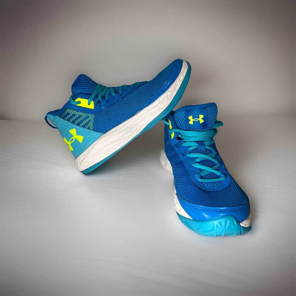 UNDER ARMOUR Big Girls' Grade School Jet‎ Basketball Shoes 3021184 Sz 4.5 Youth